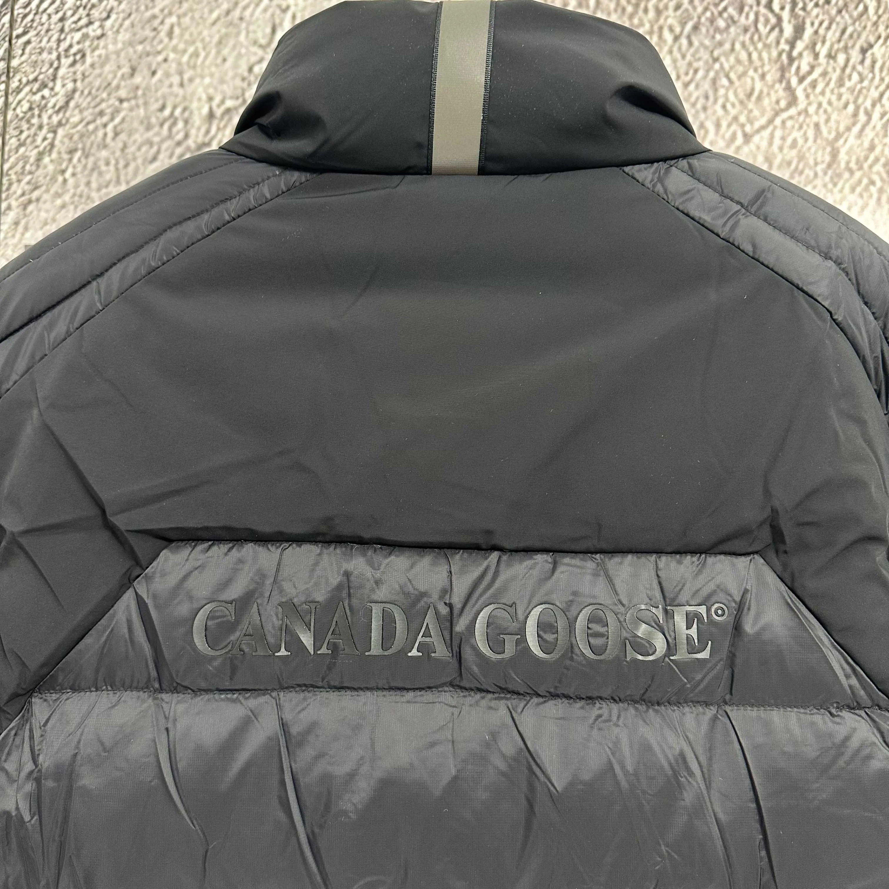 P960 𝙉𝙚𝙬⚜️ CANADA*GOOSE Canada Goose 25-year winter light down jacket, 90 white duck down filling, windproof and wear-resistant, splicing design upper body effect does not appear bloated Color: Apricot Black Size: 48-56